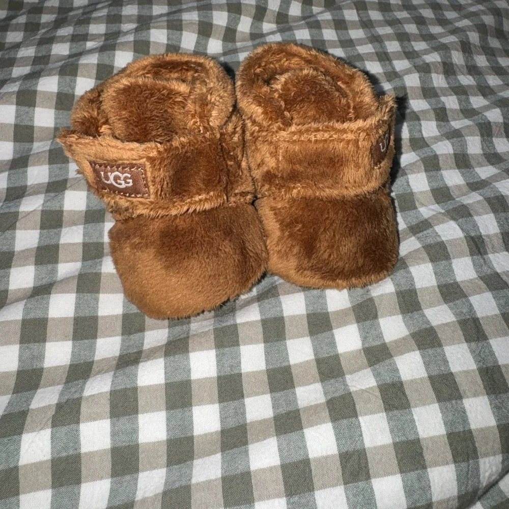 UGG Bixbee Washable Slip On Crib Shoes (Infant)